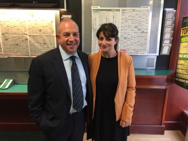 Sir David visits Jenningsbet bookmakers