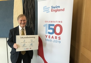 Sir David Amess supports #LoveSwimming