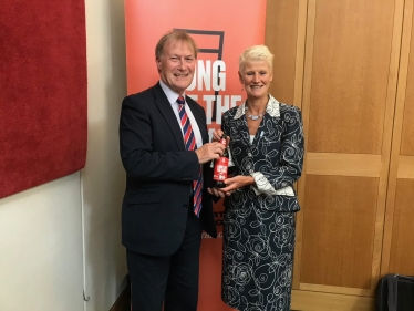 Southend West MP supports local pubs 