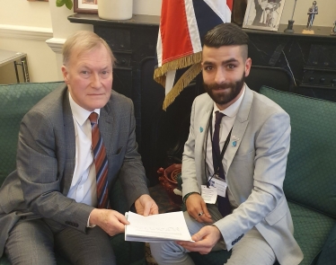 Southend MP meets local Fibromyalgia campaigner 
